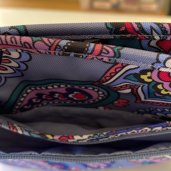 NWT Vera Bradley Lighten Up Slim Crossbody Kona Paisley Bag - Picture 9 of 9